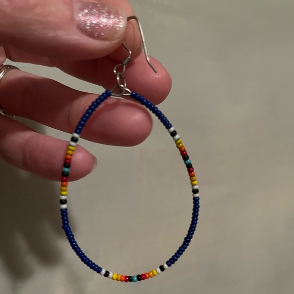 Beautiful multicolored seed bead hoop earrings. - Picture 5 of 7